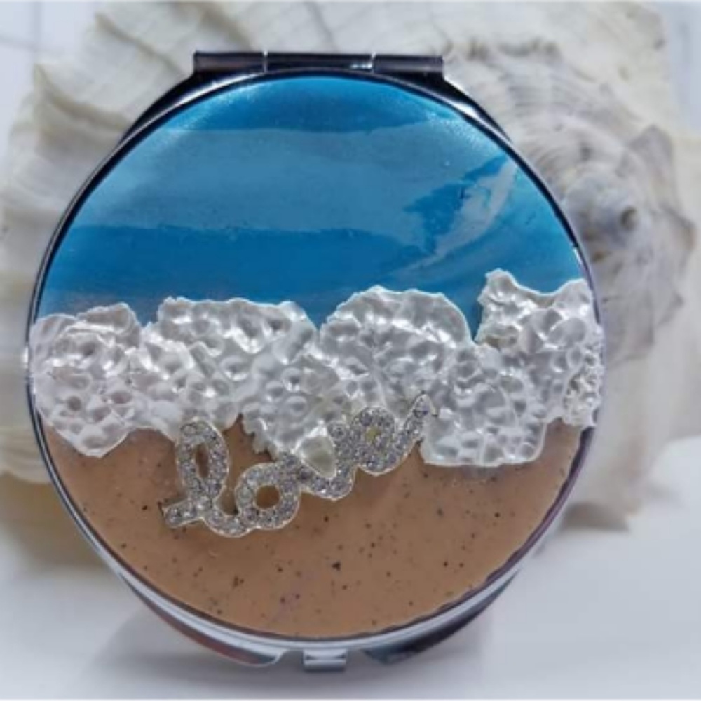 Compact Mirror Love for the Beach